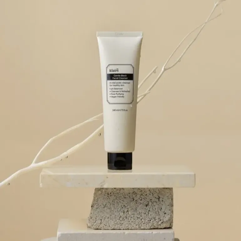 Klairs Gentle Black Facial Cleanser 140ml