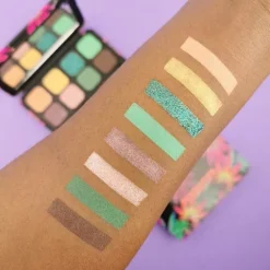 Makeup Revolution Forever Flawless Eyeshadow Palette – Dynamic Chilled