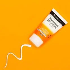 Neutrogena Blackhead Eliminating Face Scrub 150ml